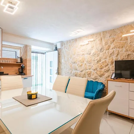 Semesterbostad Casa Di Pag By Pag Tours Pag Town